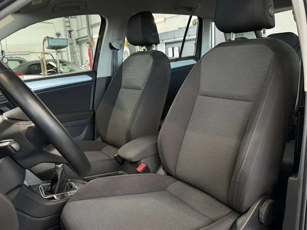Volkswagen Tiguan (2021) — foto 14 van 17