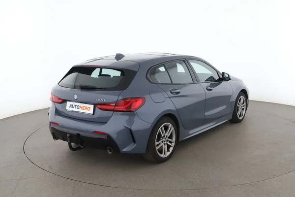 BMW 1-serie (2023) — foto 12 van 16