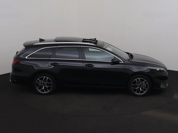 KIA Ceed SW (2023) — foto 27 van 31