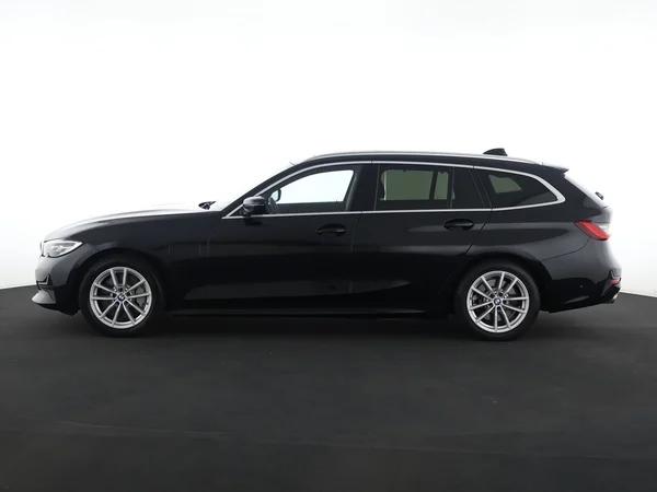 BMW 330 (2021) — foto 12 van 32