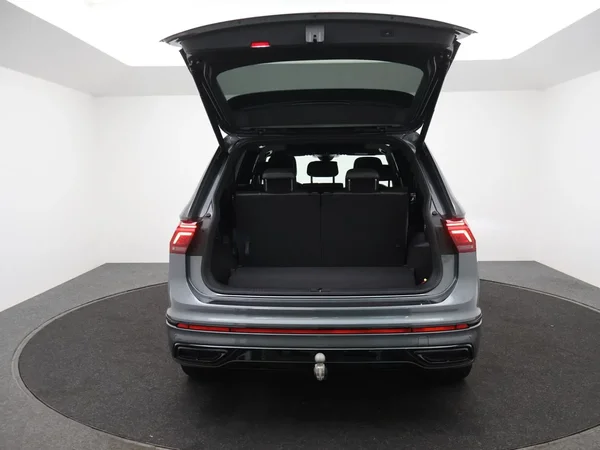 Volkswagen Tiguan Allspace (2024) — foto 27 van 35
