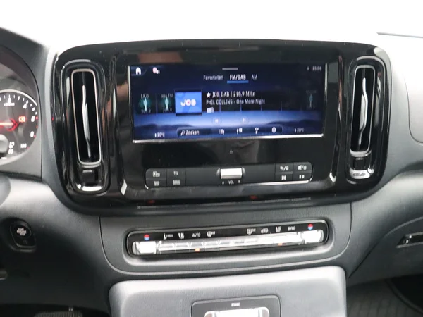 Mercedes-Benz Vito (2024) — foto 6 van 28
