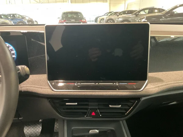 VOLKSWAGEN Passat SW (2024) — foto 5 van 24
