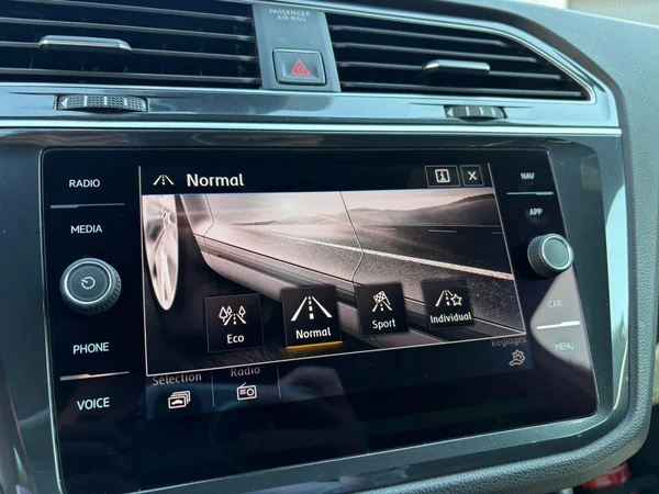 VOLKSWAGEN Tiguan (2018) — foto 7 van 20