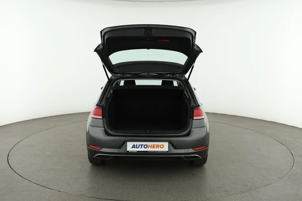 Volkswagen Golf (2018) — foto 7 van 16