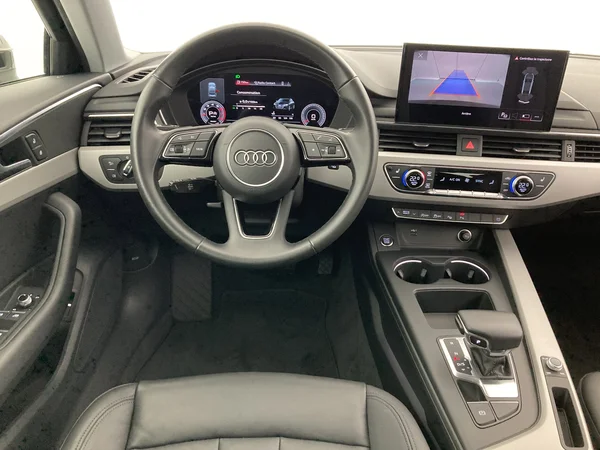 AUDI A4 (2022) — foto 8 van 36