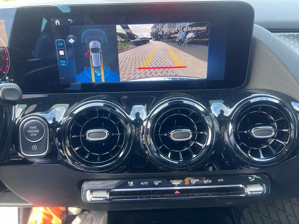 Mercedes-Benz GLA (2025) — foto 7 van 17