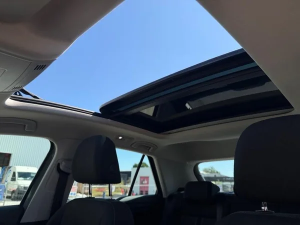 VOLKSWAGEN T-Roc (2019) — foto 17 van 24