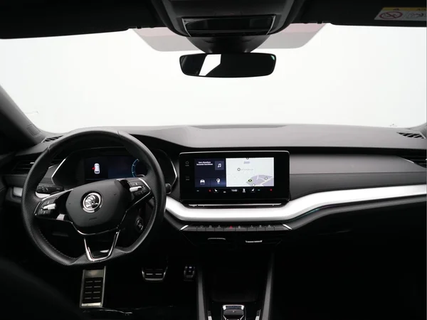 SKODA Octavia SW PHEV (2021) — foto 6 van 30