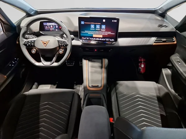 CUPRA Born (2024) — foto 3 van 19