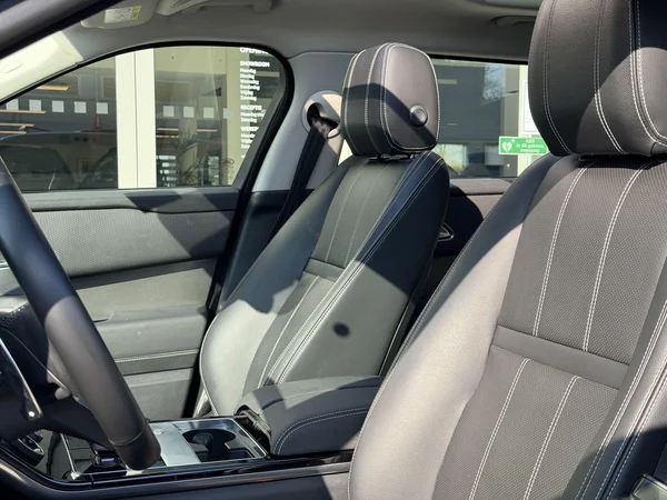 Land Rover Range Rover Velar (2022) — foto 26 van 28