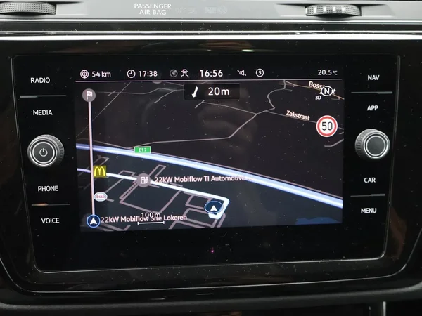 Volkswagen Touran (2023) — foto 6 van 31