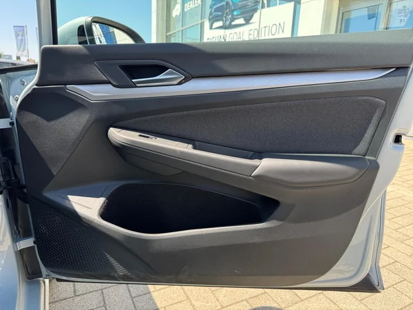 VOLKSWAGEN Golf VIII (2025) — foto 9 van 24