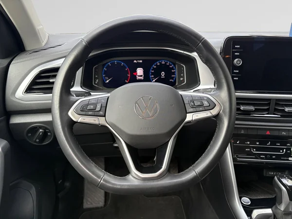 VOLKSWAGEN T-Roc (2025) — foto 2 van 24