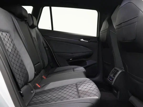 Volkswagen Golf (2024) — foto 6 van 31