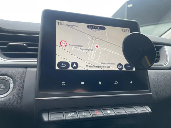 Renault Captur (2023) — foto 12 van 15