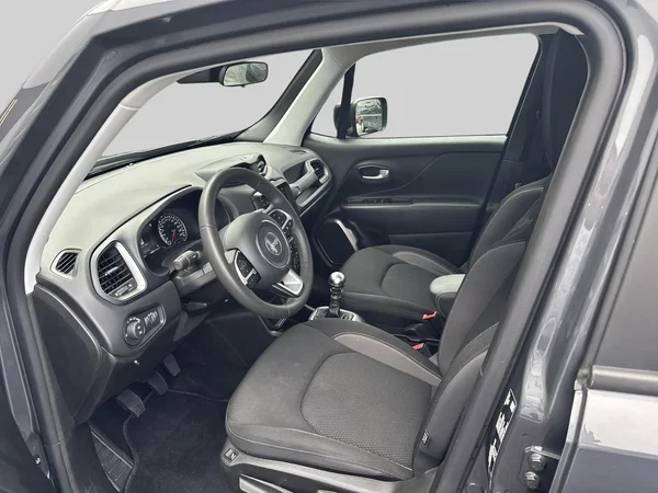 Jeep Renegade (2023) — foto 19 van 20