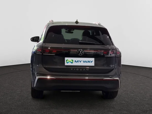 VOLKSWAGEN Tiguan (2025) — foto 14 van 15