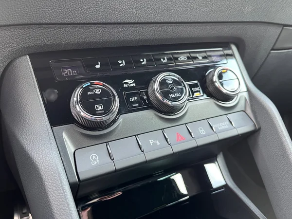 SKODA Karoq (2025) — foto 9 van 23