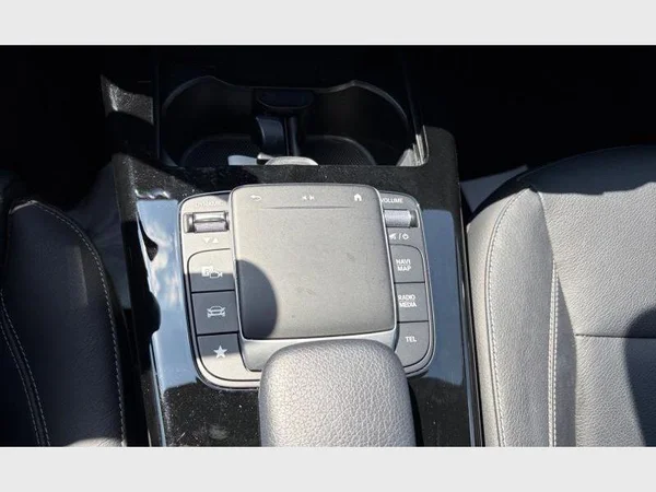 Mercedes-Benz A 180 (2022) — foto 19 van 27