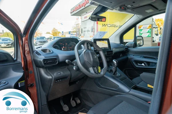 Peugeot RIFTER (2020) — foto 18 van 37