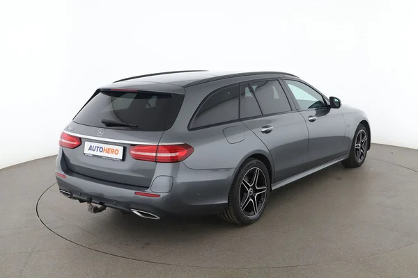 Mercedes-Benz E-Klasse (2021) — foto 12 van 16