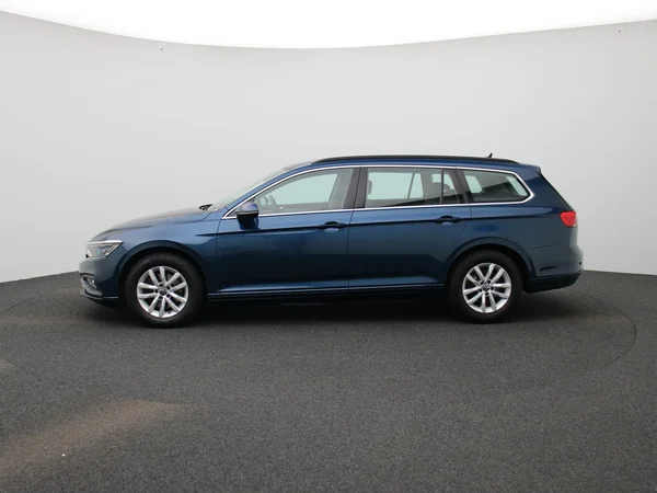 Volkswagen Passat (2022) — foto 34 van 44