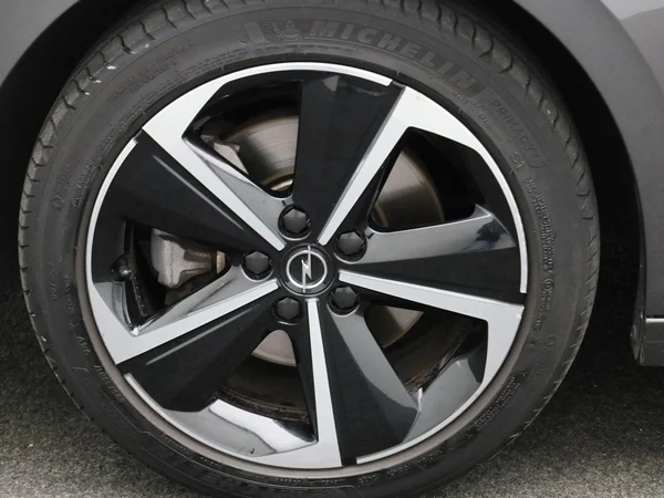 Opel Astra (2023) — foto 4 van 39