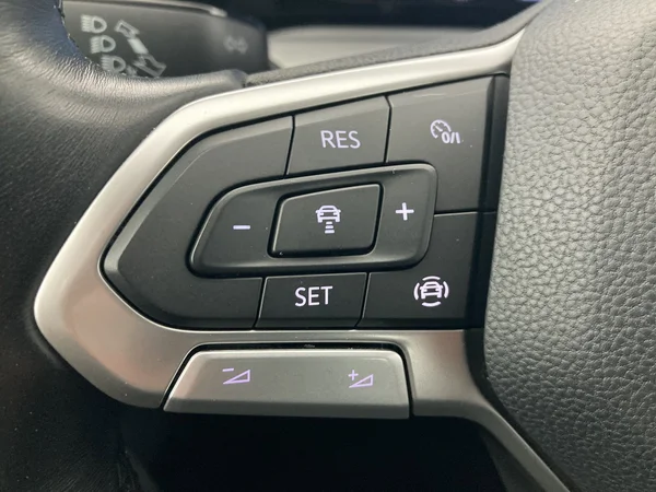 VOLKSWAGEN Golf VIII (2021) — foto 27 van 36