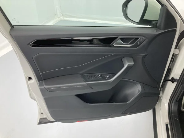 VOLKSWAGEN T-Roc (2024) — foto 20 van 36