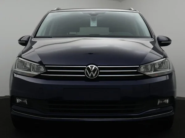 VOLKSWAGEN Touran (2023) — foto 2 van 31