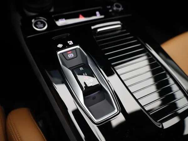 AUDI Q6 e-tron (2026) — foto 29 van 33