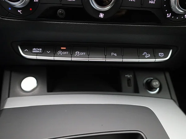 Audi Q5 (2024) — foto 17 van 46