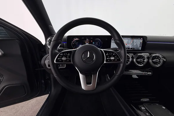 Mercedes-Benz A-Class PHEV (W177) (2020) — foto 13 van 31