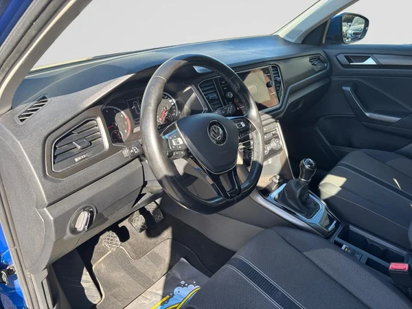 VOLKSWAGEN T-Roc (2017) — foto 14 van 22