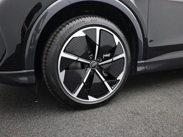 AUDI Q4 e-tron (2025) — foto 5 van 25