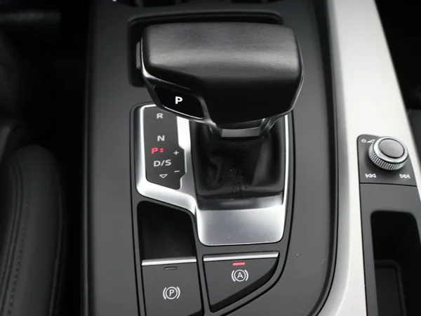 Audi A4 (2024) — foto 17 van 29