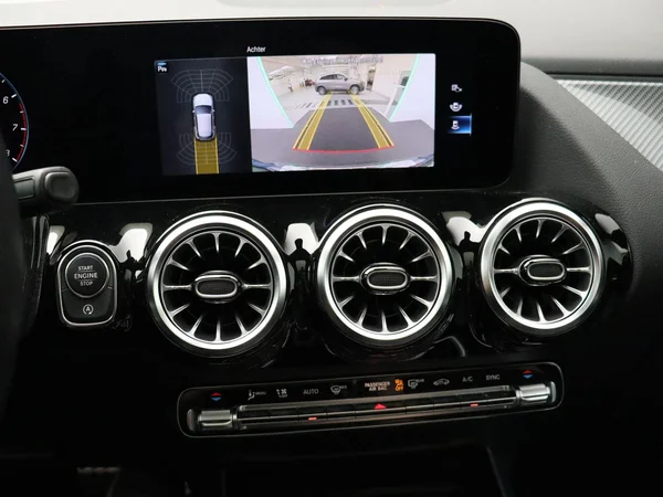 Mercedes-Benz GLA (2022) — foto 11 van 30
