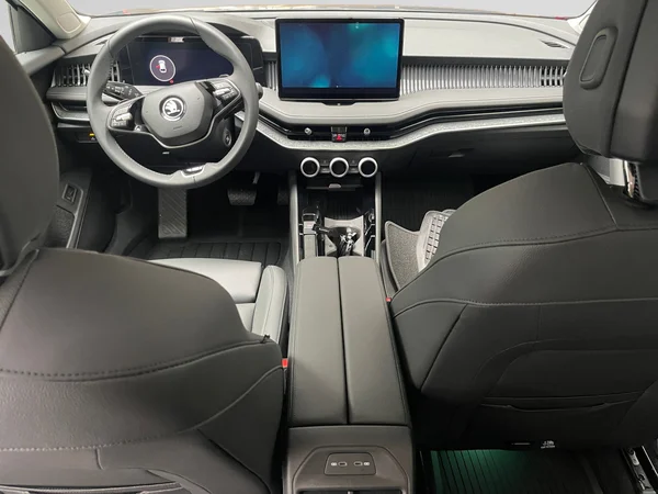SKODA Superb Combi (2025) — foto 3 van 16