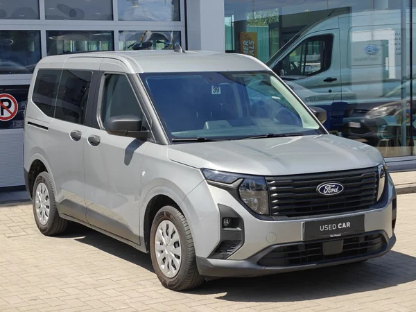 Ford Tourneo Courier (2025) — foto 12 van 18