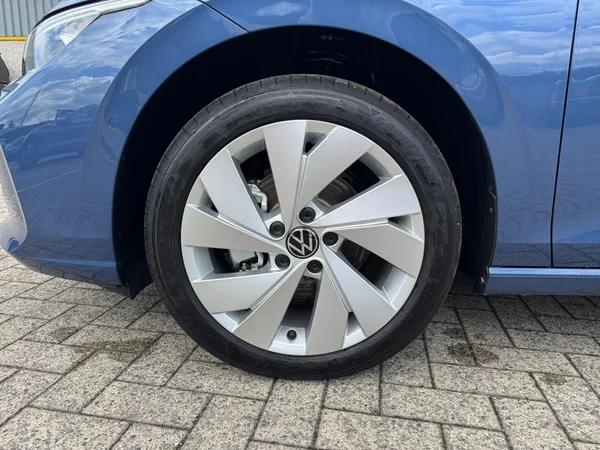 VOLKSWAGEN Golf VIII SW (2026) — foto 6 van 19
