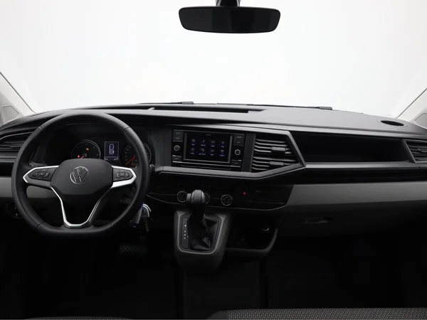 VOLKSWAGEN Transp T6.1 1400 Caravelle Swb (2024) — foto 2 van 18