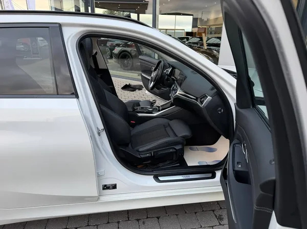 Bmw 318 (2021) — foto 13 van 26