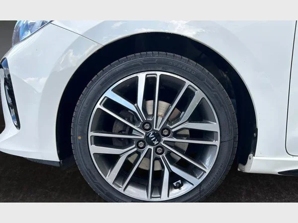 Kia RIO (2020) — foto 2 van 29