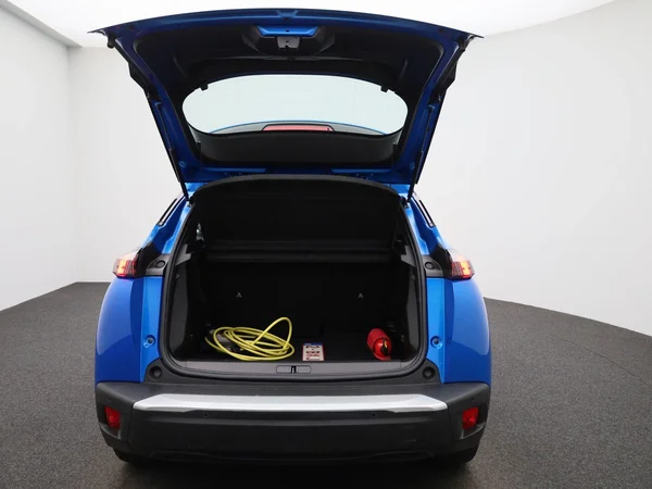 Peugeot e-2008 (2022) — foto 3 van 42