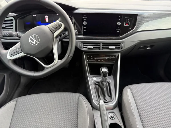 VOLKSWAGEN Polo (2024) — foto 3 van 22