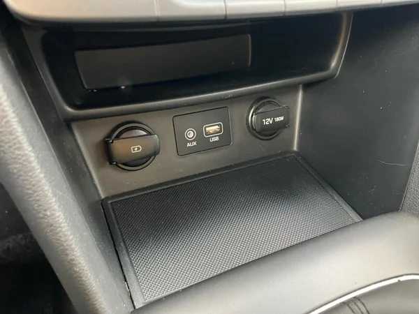 HYUNDAI Kona (2019) — foto 8 van 24