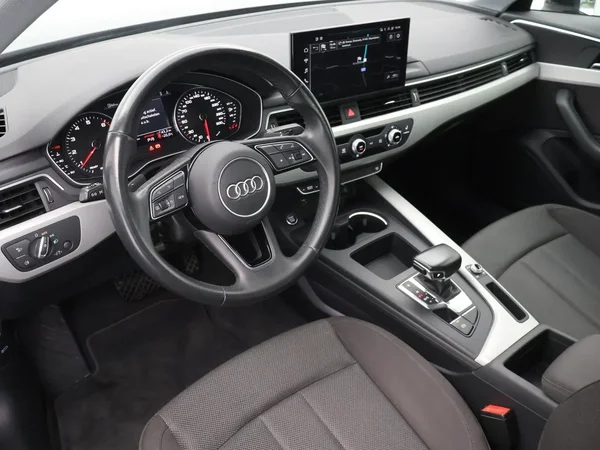 Audi A4 (2022) — foto 2 van 28