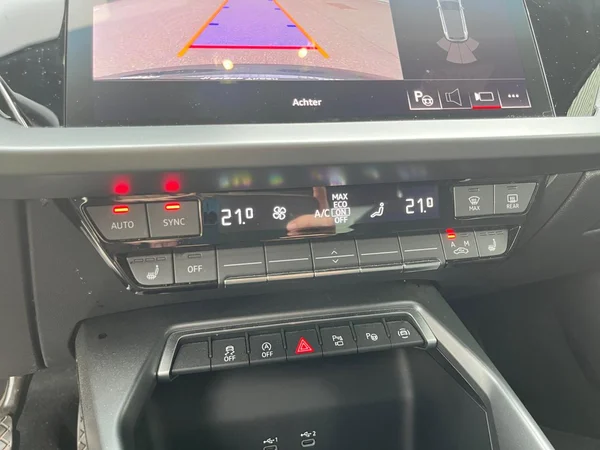 AUDI A3 Sportback (2024) — foto 6 van 21