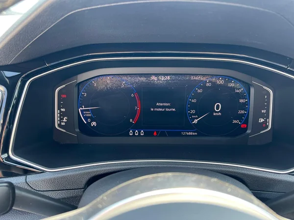 VOLKSWAGEN T-Roc (2022) — foto 17 van 18